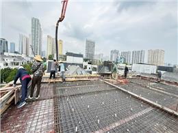 Thi Công Đổ Bê Tông Mái Sau Gia Cố Kết Cấu Bằng Keo Bossong BCR 400 Vplus Tropical