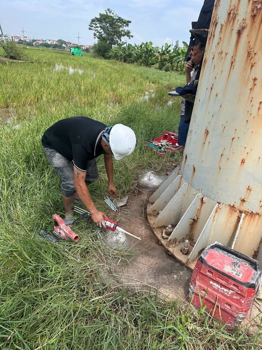 thi-cong-khoan-cay-bulong-bang-keo-bossong-bcr-400-vplus.jpg