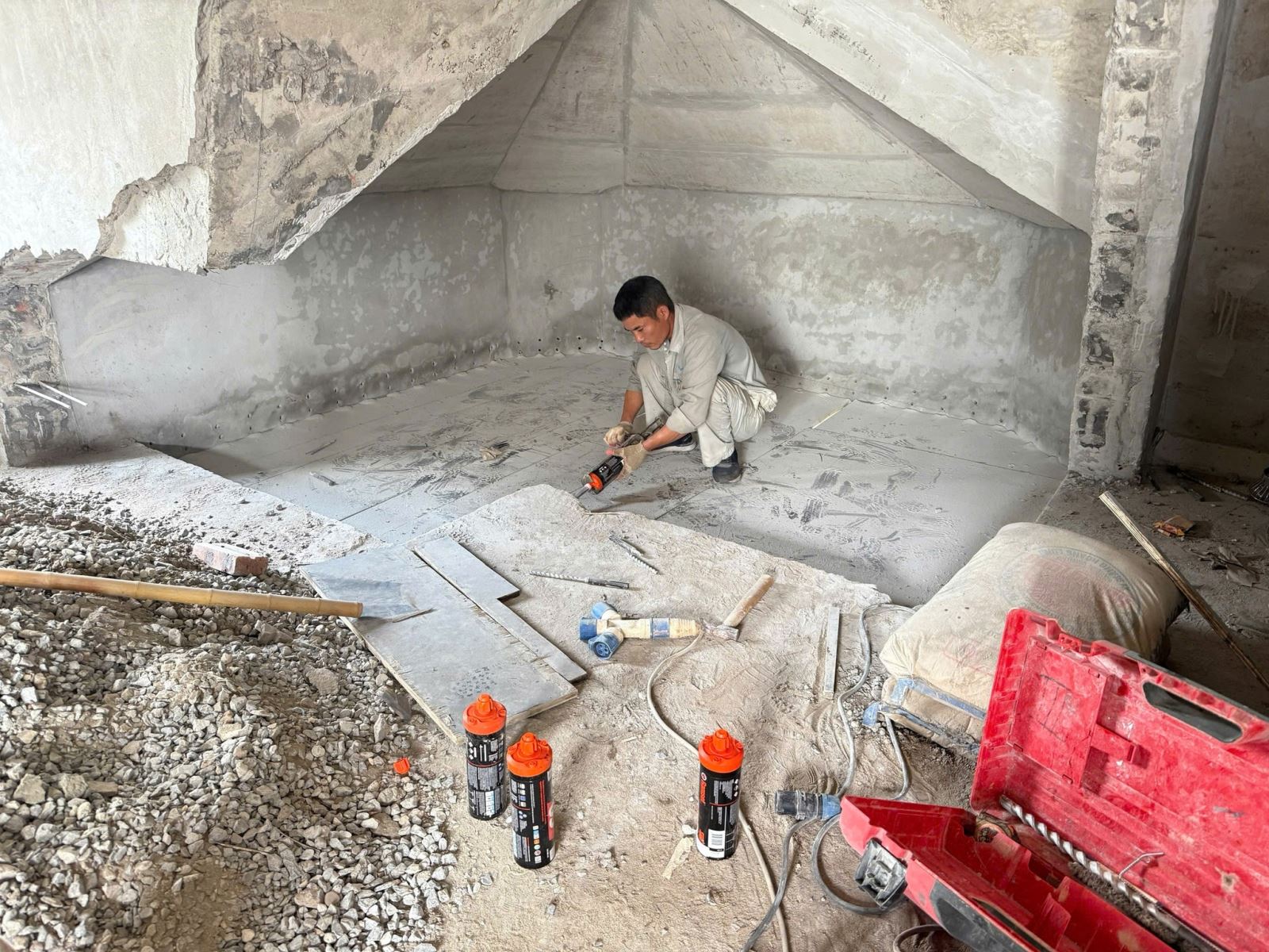 bơm cấy thép