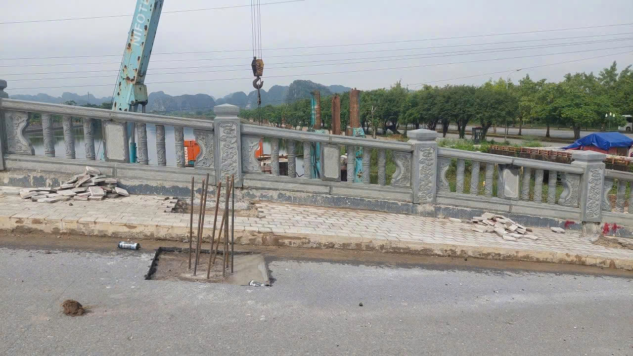 khoan-cay-thep-cot-trang-an-ninh-binh-bossong-bcr400